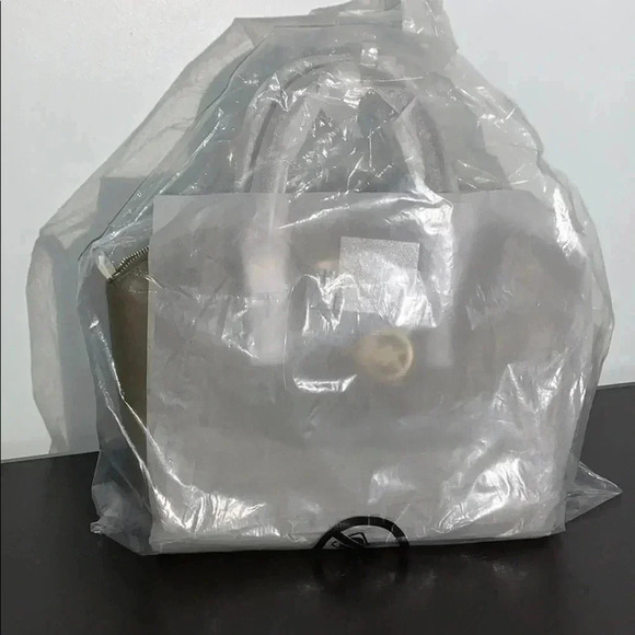 Michael Kors Ciara Duffle Solid olive green color - Picture 8 of 8